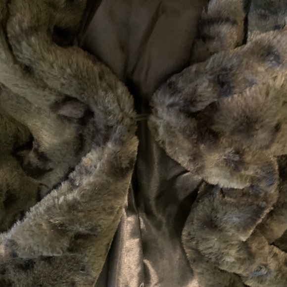 🐆 Plush leopard print coat - Picture 9 of 10